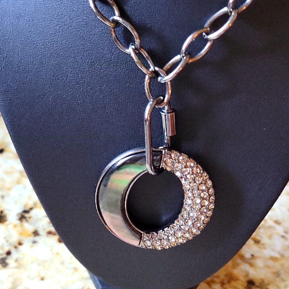 Black Mother Of Pearl And Rhinestone Pendant Necklace